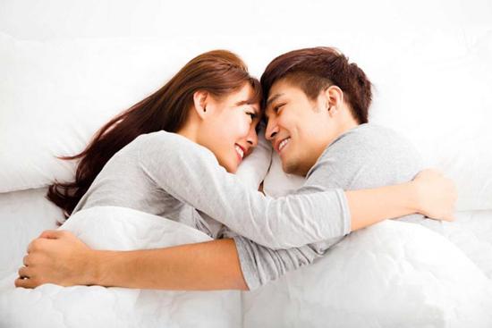 Vợ chồng làm những điều này trước khi ngủ, kẻ thứ 3 sao 'có cửa' chen chân