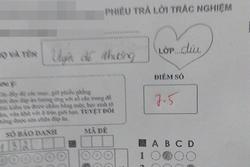 Dám 'thả thính' thầy giáo trong bài kiểm tra để gây ấn tượng, nữ sinh bị trừ luôn 5 điểm