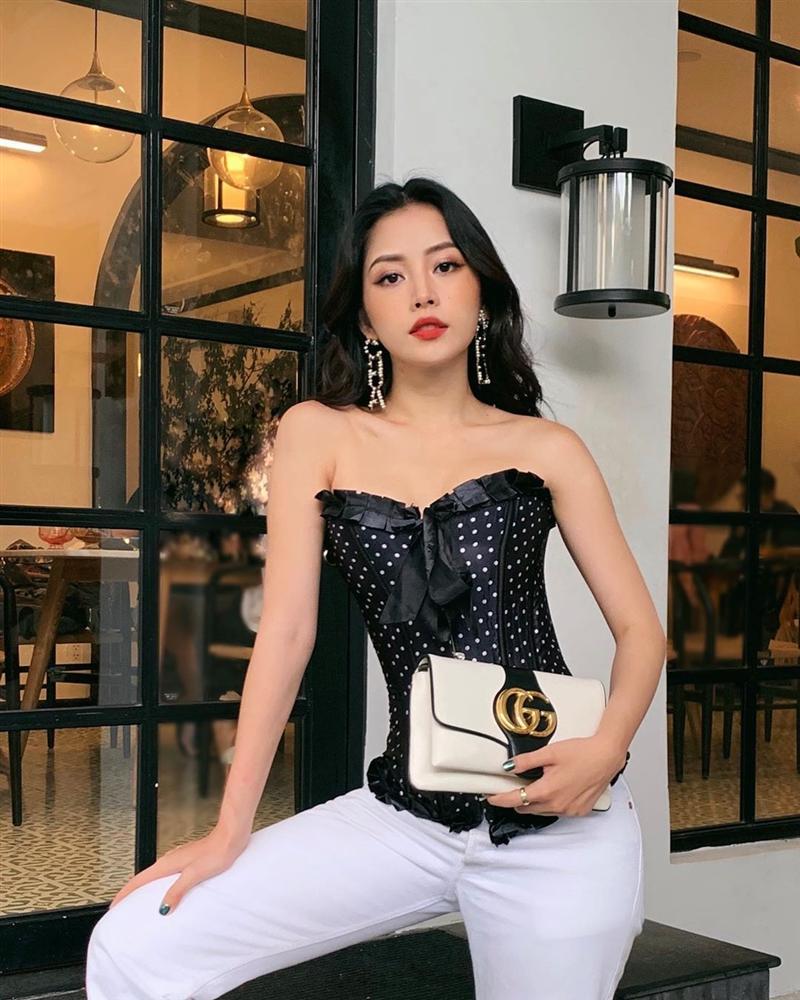Chi Pu diện áo corset khoe eo nhỏ khó tin - Thúy Vi lăng xê mốt áo như khăn giống Lisa-1