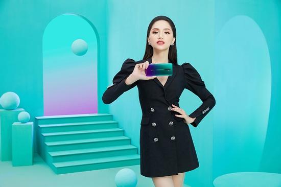 Hoàng Thùy - Hương Giang chuẩn bị đọ sắc trong dự án mới?