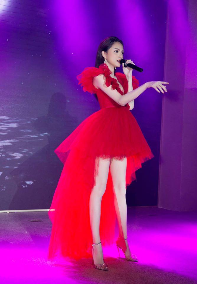 Một chiếc váy có tới chục lần đụng hàng từ Á đến Âu: Người mặc đẹp nhất không ai qua nổi Hương Giang-2