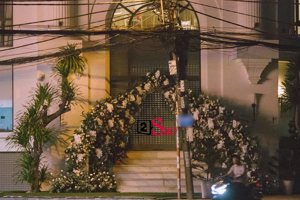 HOT: Bố mẹ Bảo Thy tận tay trang trí biệt thự, nhà thờ cho con gái rượu trước lễ thành hôn-1