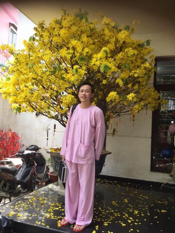 Lâu lâu Hoài Linh cũng có ngày diện cả cây đồ hiệu, thay đổi phong cách trẻ trung khiến sao Việt khen hết lời-1