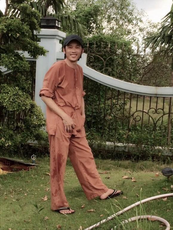 Lâu lâu Hoài Linh cũng có ngày diện cả cây đồ hiệu, thay đổi phong cách trẻ trung khiến sao Việt khen hết lời-2