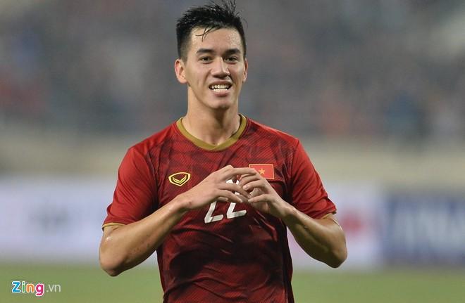 Liên tục khiến đối thủ toát mồ hôi hột cướp bóng, Tuấn Anh được thầy Park dành lời đặc biệt-1