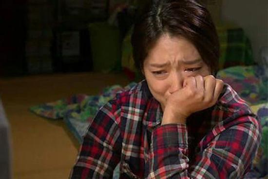 Gặp người cũ ở lễ đường, tôi bẽ bàng bị chồng tương lai ném nhẫn cưới vào mặt