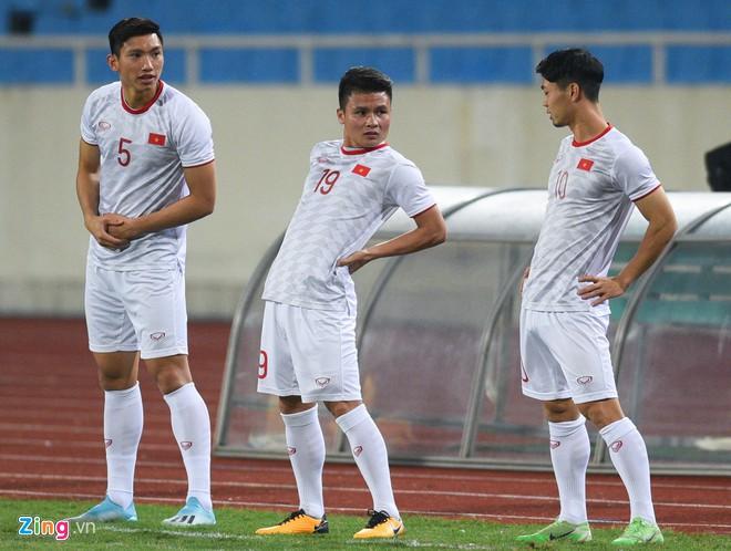 Gần 2 tháng sang châu Âu thi đấu, ngoại hình khác lạ của Văn Hậu bị nhiều fans săm soi-1