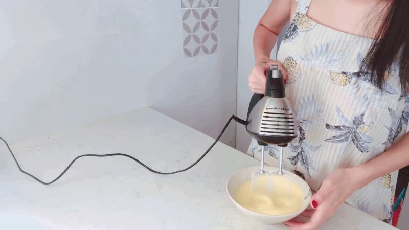 Học ca sĩ Thủy Tiên cách pha cà phê trứng chuẩn 10 ngon đẹp hết mức-3