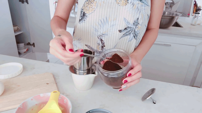 Học ca sĩ Thủy Tiên cách pha cà phê trứng chuẩn 10 ngon đẹp hết mức-5