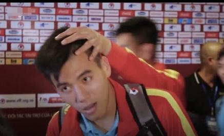 Sau Hải Quế bị sàm sỡ đến lượt Tiến Linh bị 500 anh em cầu thủ hành mà không thể làm gì-1