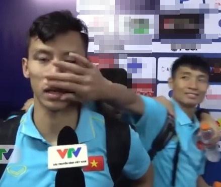 Sau Hải Quế bị sàm sỡ đến lượt Tiến Linh bị 500 anh em cầu thủ hành mà không thể làm gì-2