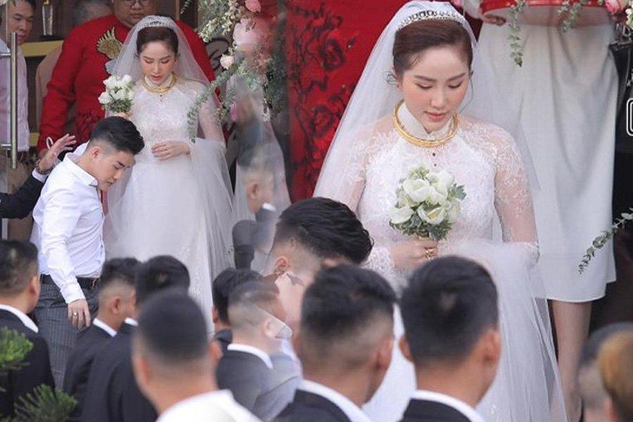 Đám cưới em gái, gia đình anh trai ca sĩ Bảo Thy lại giật hết spotlight bởi ngoại hình cả nhà đều đẹp-1