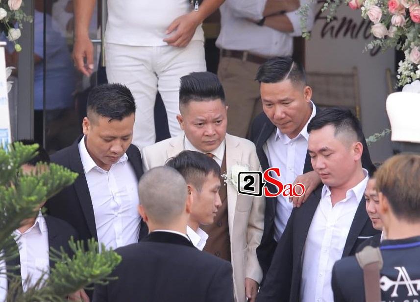 Đám cưới em gái, gia đình anh trai ca sĩ Bảo Thy lại giật hết spotlight bởi ngoại hình cả nhà đều đẹp-2