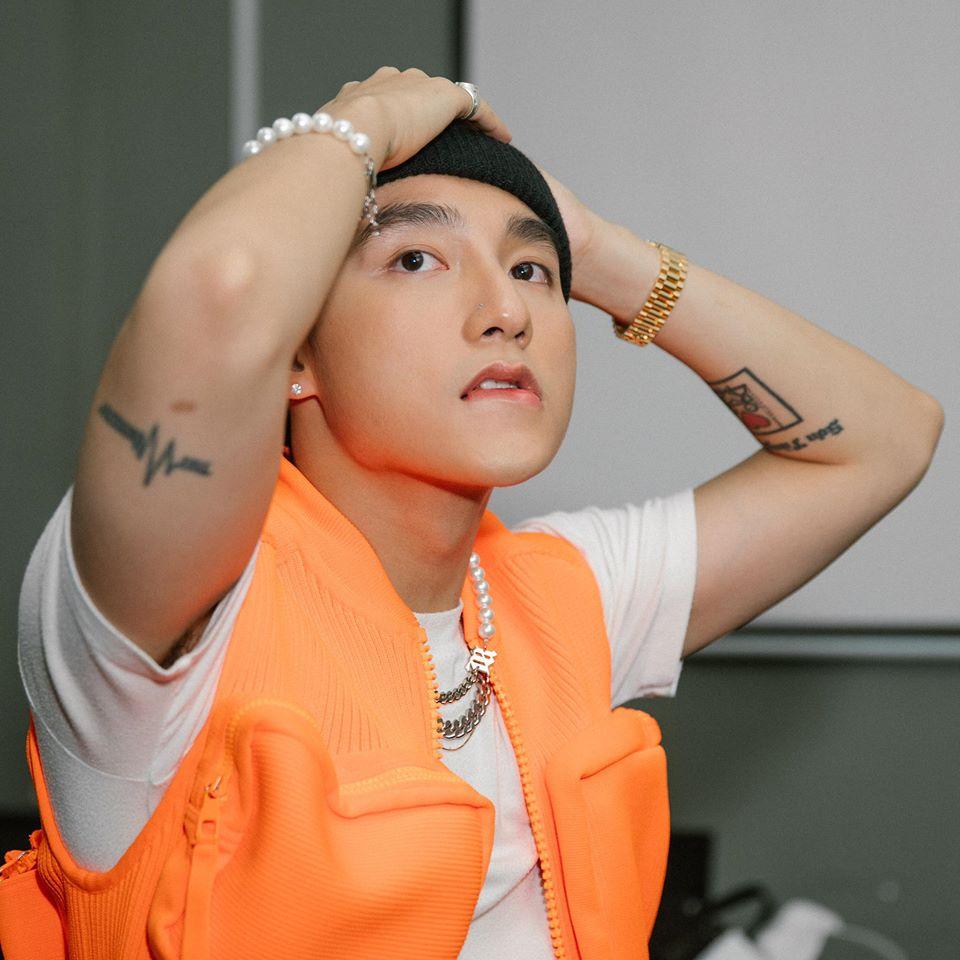 Anh Đức nhắc khéo Sơn Tùng kết bạn Facebook sau khi được đàn em dạy nhảy vũ điệu đau tay chuẩn bài-1