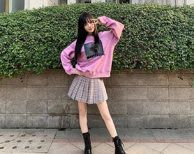 Sau ly hôn, Lý Tiểu Lộ đổi gu thời trang từ sexy sang trẻ trung như gái đôi mươi-2