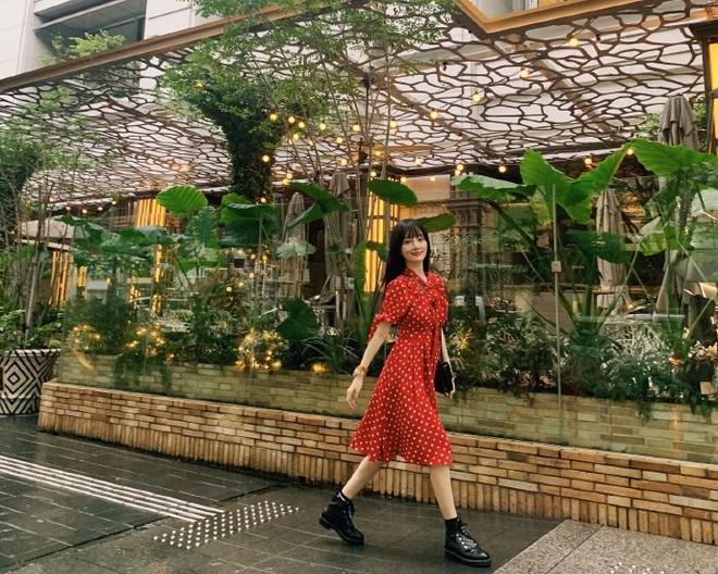 Sau ly hôn, Lý Tiểu Lộ đổi gu thời trang từ sexy sang trẻ trung như gái đôi mươi-4