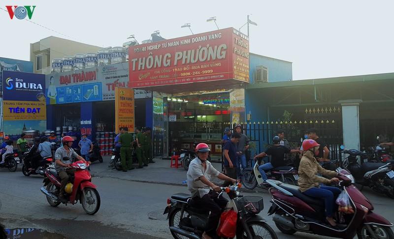 Hai đối tượng dùng súng cướp tiệm vàng tại TPHCM-1