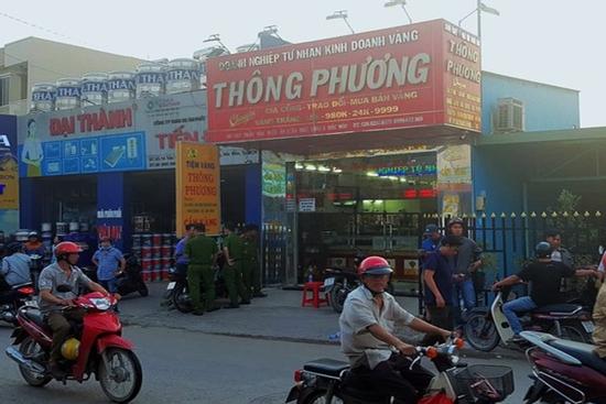 Hai đối tượng dùng súng cướp tiệm vàng tại TPHCM