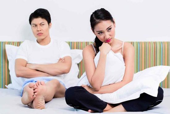 Lần đầu làm chuyện ấy, người yêu thở dài sườn sượt khi nhìn thấy hình xăm nơi tế nhị