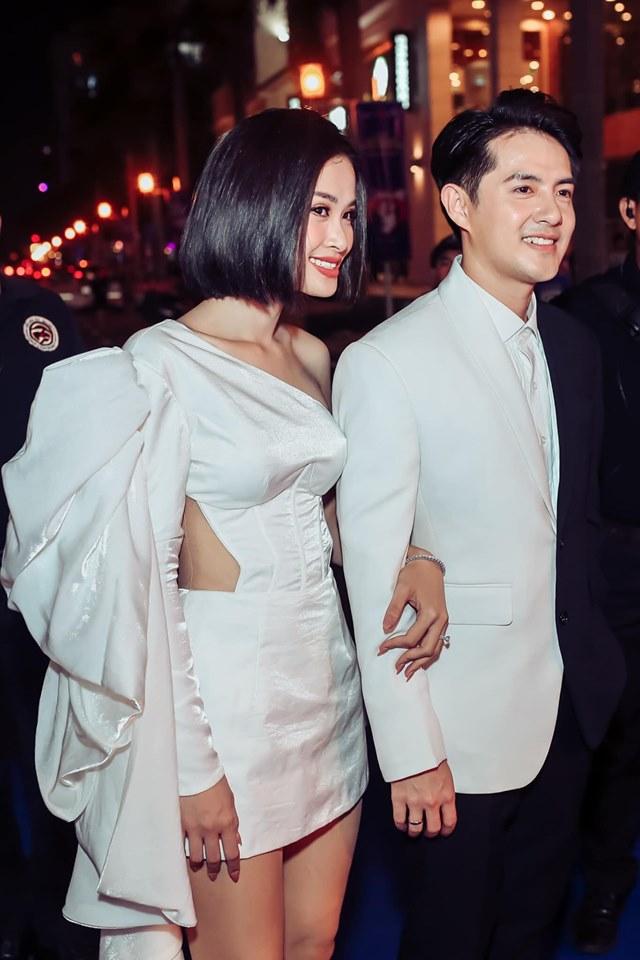 Ngay sau đám cưới thế kỷ, Đông Nhi xuống tóc nhưng không gây chú ý bằng hành động tẽn tò của Ông Cao Thắng-3