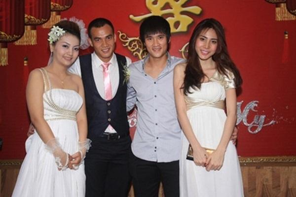 MC Cát Tường và Cát Phượng mặc lạc quẻ trong đám cưới Tiết Cương-11