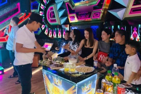 Anh trai Trường Giang chê Nhã Phương hát dở