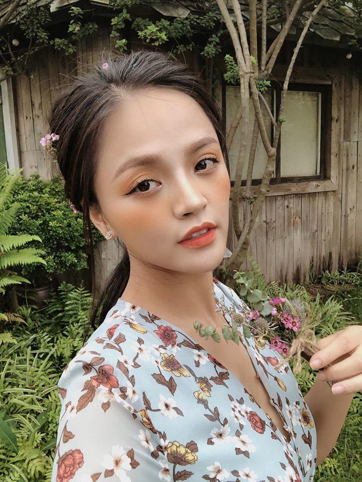 Thu Quỳnh đăng ảnh mặt mộc: 10 điểm da căng bóng nhưng đôi mắt sao thâm quầng thế này?-1