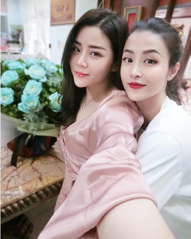 Khoe ảnh chụp trước hôn lễ, ai cũng ngỡ ngàng trước nhan sắc đúc khuôn của Bảo Thy và chị dâu-4