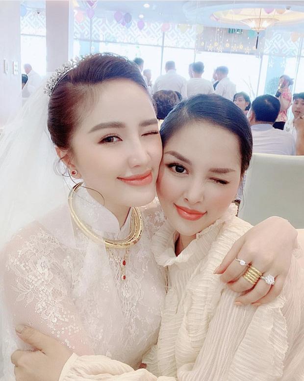 Khoe ảnh chụp trước hôn lễ, ai cũng ngỡ ngàng trước nhan sắc đúc khuôn của Bảo Thy và chị dâu-2
