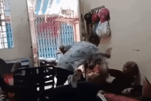 Bé 12 tuổi sống tại Ciputra bị hàng xóm đánh chấn thương sọ não-3