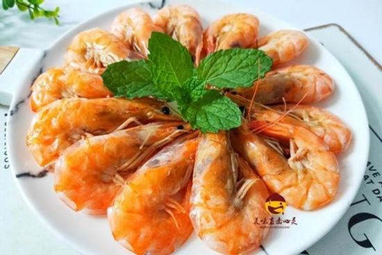 Luộc tôm không cần một giọt nước, nghe lạ tai mà ngon ngọt không tưởng