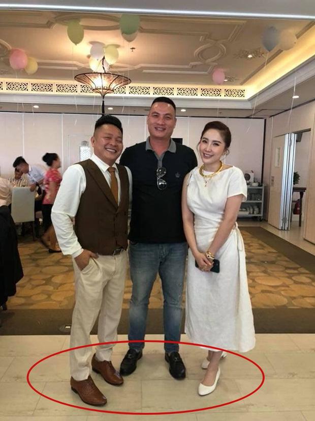 Tâm lý như Bảo Thy: dặn Thúy Ngân đi dép bệt, mình giày thấp nhường chồng mang giày độn đế cả chục centimet-3