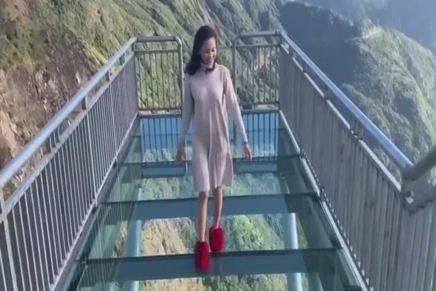 Việt Nam tự hào có 2 cây cầu kính đẹp ngỡ ngàng, du khách háo hức ghé thăm-17