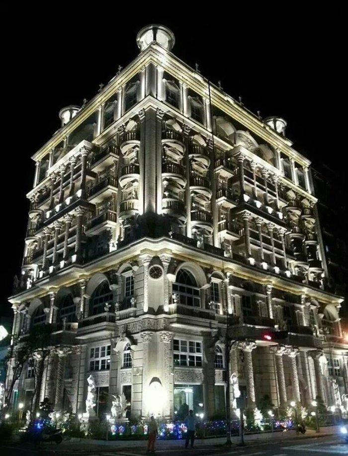 Đại gia chi 300 tỷ xây biệt thự sống chung 4 vợ, 16 cô bồ-2