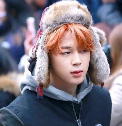 Jimin (BTS) được ví như cơm nắm khi đội mũ lông trắng ở sân bay-8