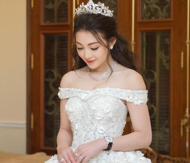 Cô dâu 200 cây vàng và những hot girl 10X kết hôn khi chưa 20 tuổi-2