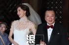 Lâm Chí Linh mặc váy cưới, sánh bước bên cha ở hôn lễ