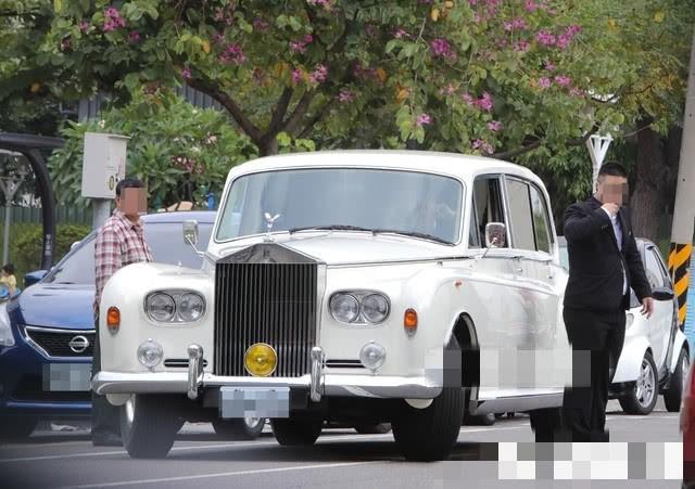 Xuất hiện xe Rolls-Royce, Bentley trong lễ cưới Lâm Chí Linh-1