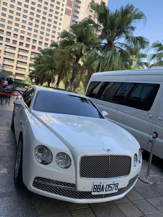 Xuất hiện xe Rolls-Royce, Bentley trong lễ cưới Lâm Chí Linh-3