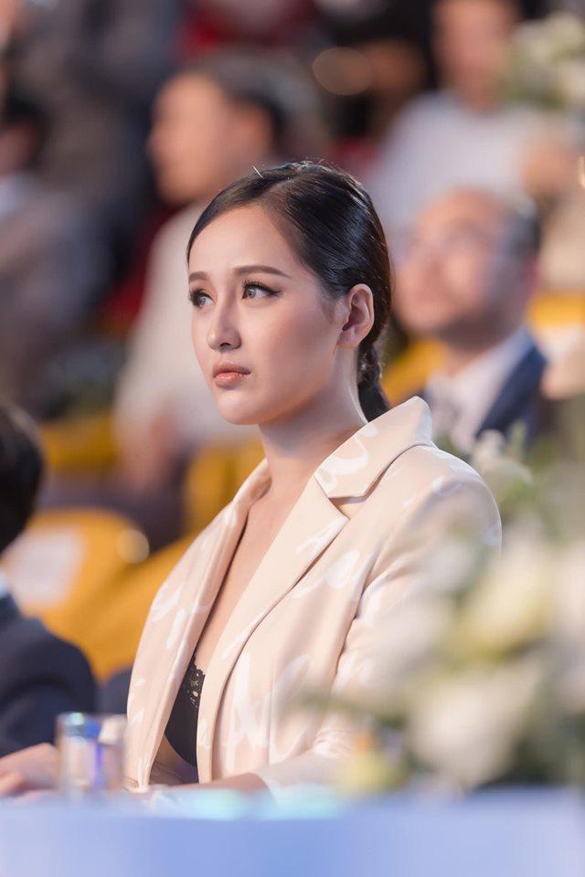 Mai Phương Thúy khoác hờ áo vest, phô diễn vòng 1 căng tròn không nội y-4