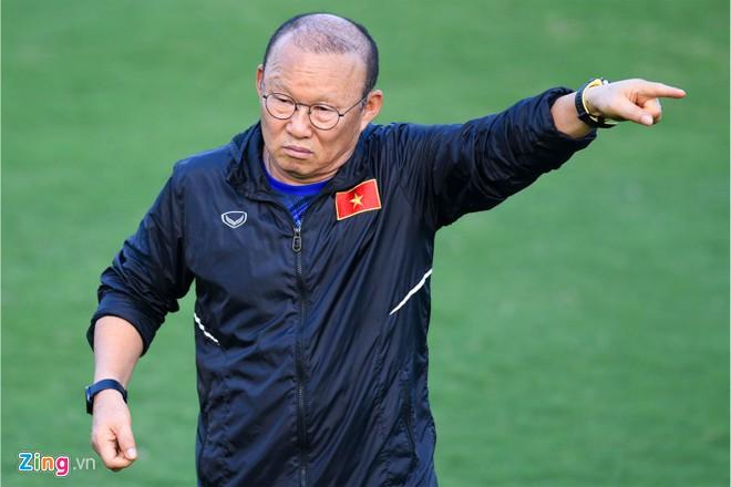 HLV Park cấm phóng viên Thái Lan tác nghiệp ở buổi tập của Việt Nam-1