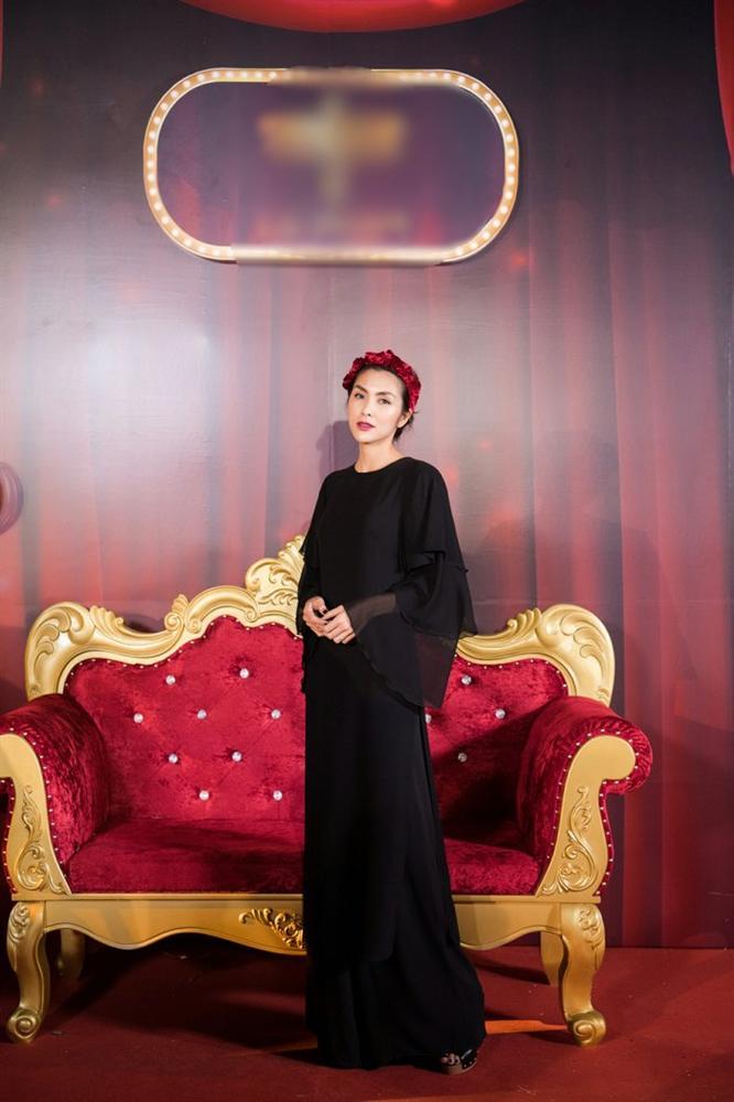 Midu xinh như mộng với đầm trắng - Hà Tăng diện cả cây đen kín bưng vẫn chiếm spotlight-1