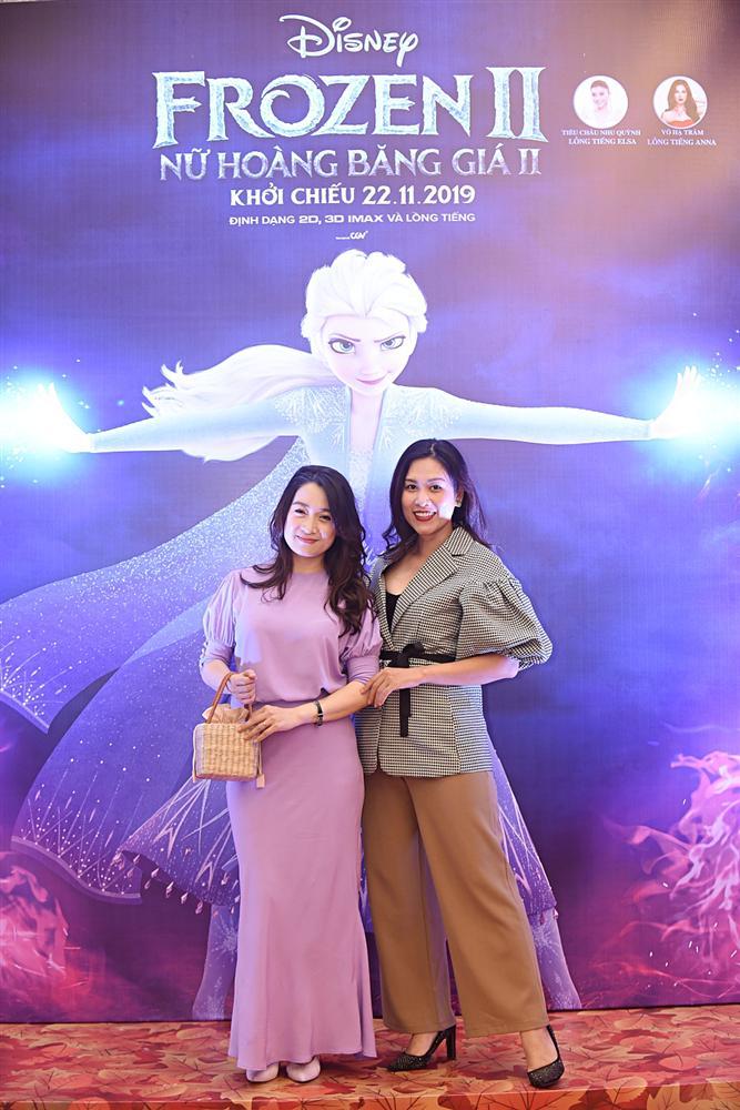 Tan chảy trước hình ảnh con út nhà Lý Hải - Minh Hà ngủ gục trên vai bố khi dự ra mắt phim Frozen 2-9