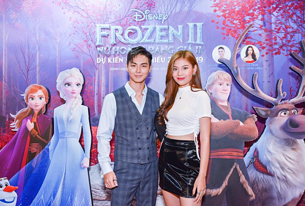 Tan chảy trước hình ảnh con út nhà Lý Hải - Minh Hà ngủ gục trên vai bố khi dự ra mắt phim Frozen 2-7