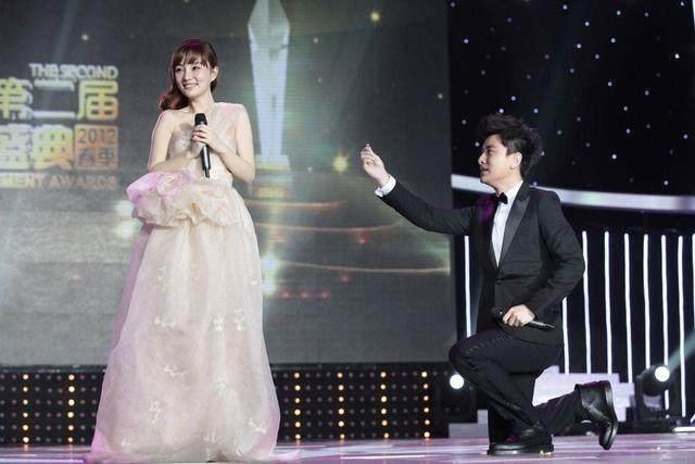 Lý Tiểu Lộ và Giả Nãi Lượng - cầu hôn ngôn tình, chia tay bẽ bàng-2