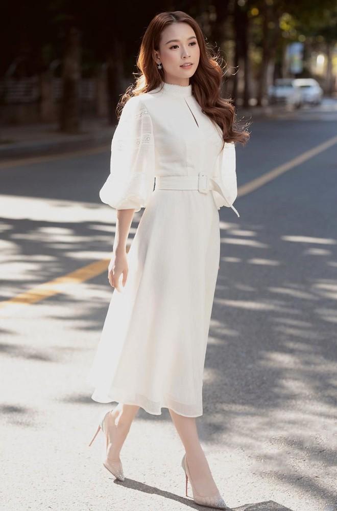 Hòa Minzy mặc đồ rộng thùng thình giữa tin đồn sinh nở - Đức Phúc khoe street style mà ngỡ đi lặn-7