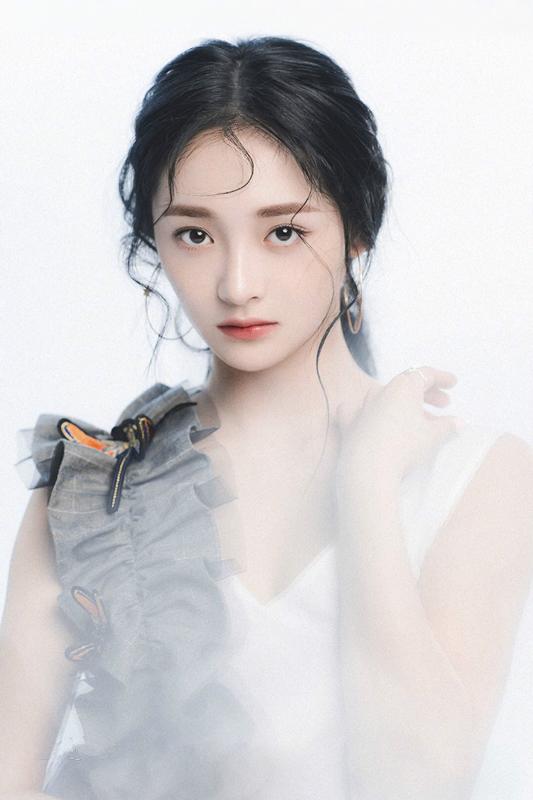 Nữ idol rẽ hướng sang diễn xuất: Người đắc tội Triệu Lệ Dĩnh, kẻ bị chê bất tài-5