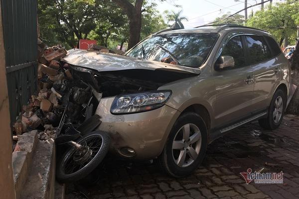 Xe điên tông 1 phụ nữ, hất văng tài xế xe ôm trên vỉa hè Hải Phòng-3