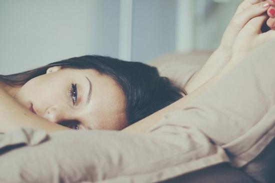 Được mẹ dẫn đi xem mắt bạn trai du học về, vừa bước vào tôi đã tái xanh mặt bỏ chạy