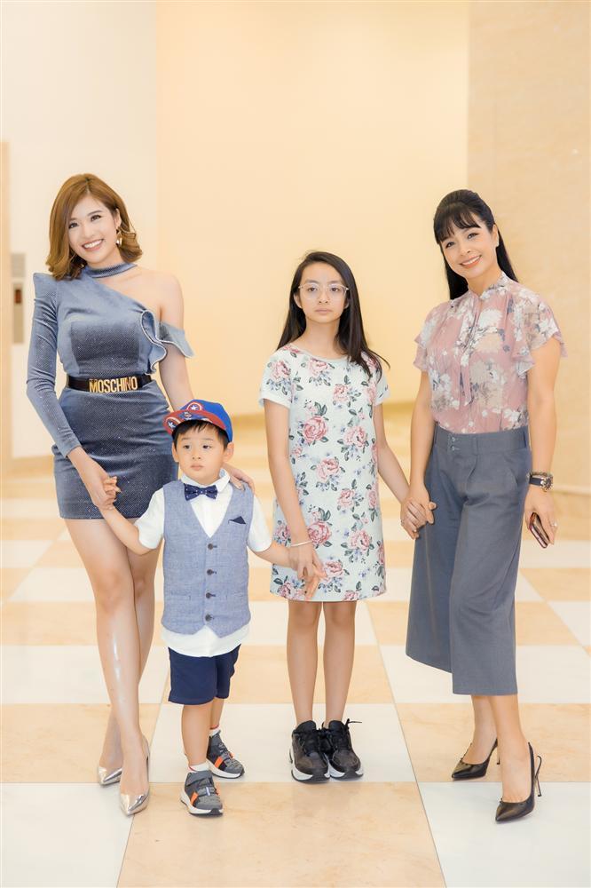 Con trai Hoa hậu Phan Hoàng Thu gây chú ý vì vẻ ngoài đáng yêu chuẩn soái ca-10